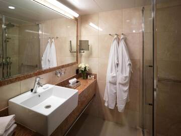 Фото номера Двухместный номер Делюкс с 2 отдельными кроватями Отель Naantali Spa Hotel г. Наантали 12