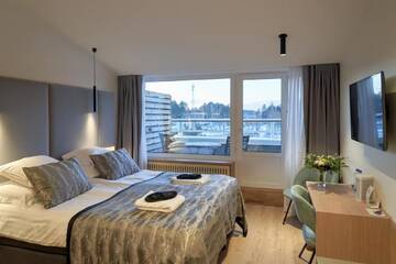 Фото номера Номер с кроватью размера «queen-size» и балконом Отель Naantali Spa Hotel г. Наантали 7